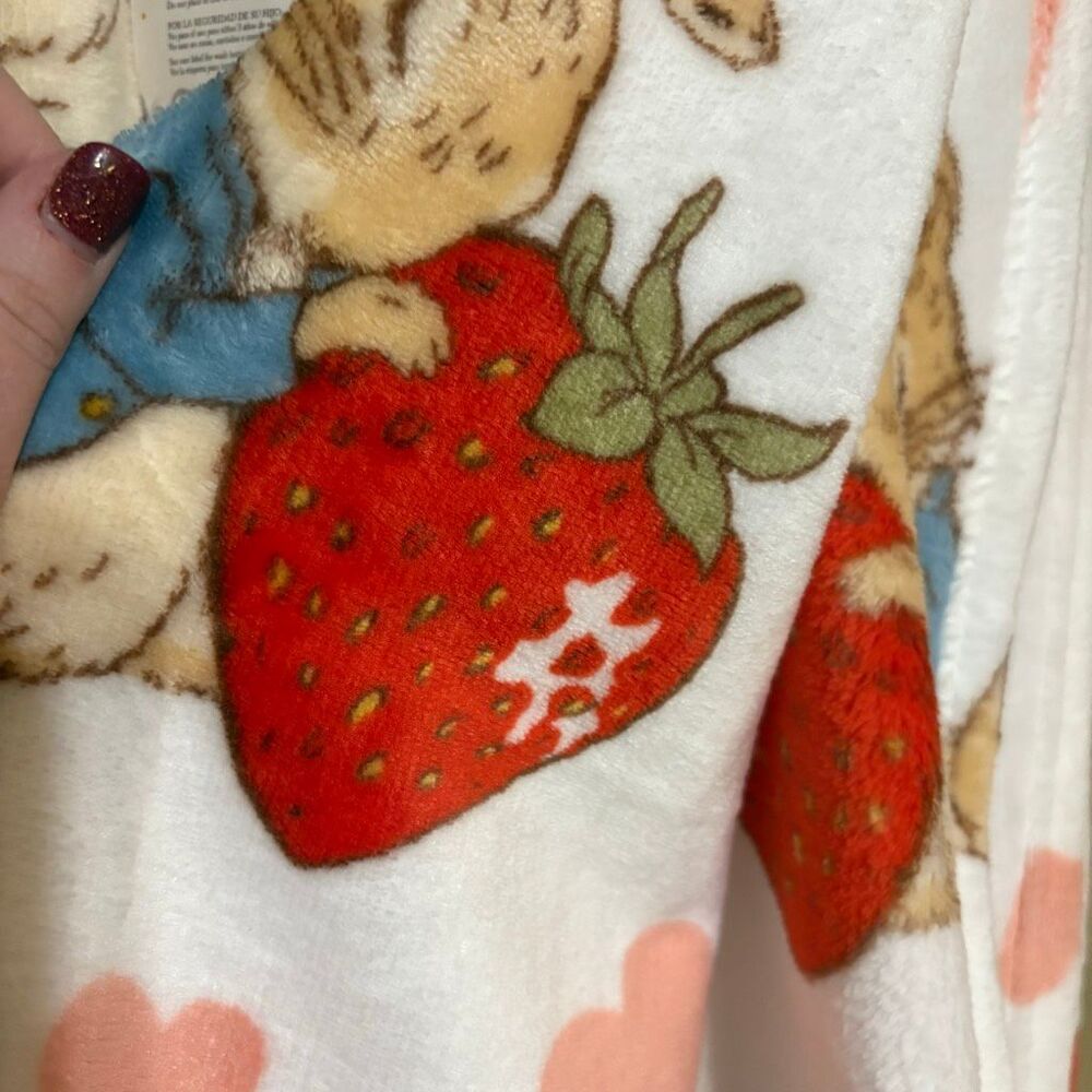 Peter Rabbit Beatrix Potter Valentines Day Blanket Strawberry Cherry Heart NWT - Picture 4 of 8
